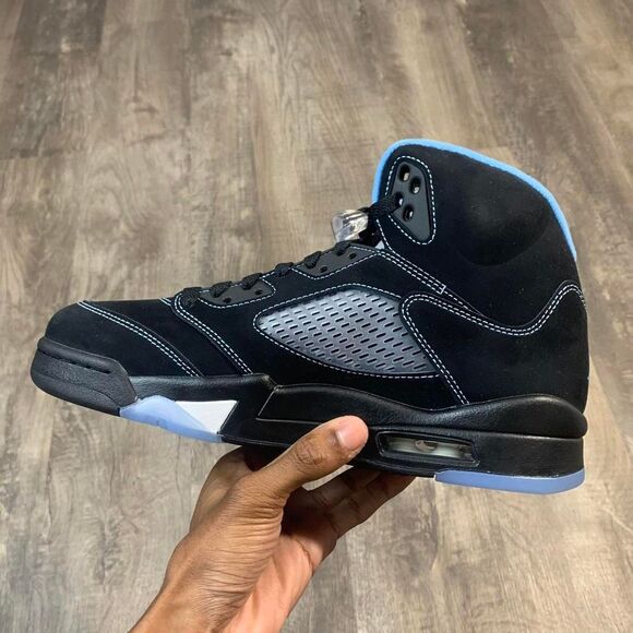 Jordan Men\'s Black and Blue Trainers main image 4